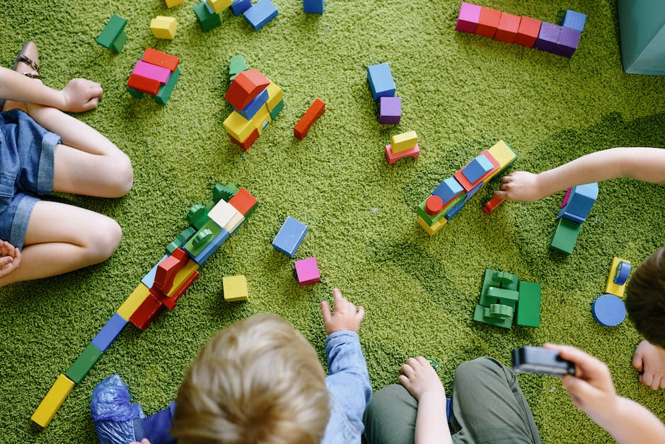Jak wybierać odpowiednie zabawki do terapii integracji sensorycznej dla swojego dziecka?