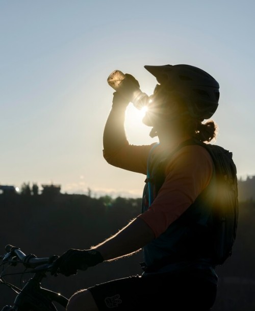 Jak bezpieczna jest jazda na rowerze po zmroku z akumulatorowymi lampkami?